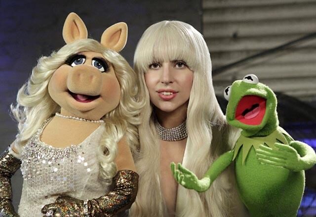miss-piggy-lady-gaga-kermit-the-frog